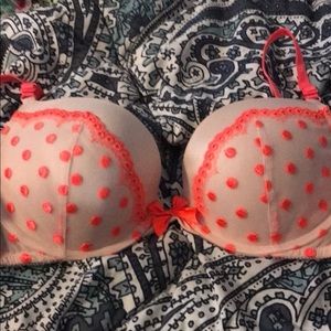 34d Victoria’s Secret bra. Only wore to try on. Basically new